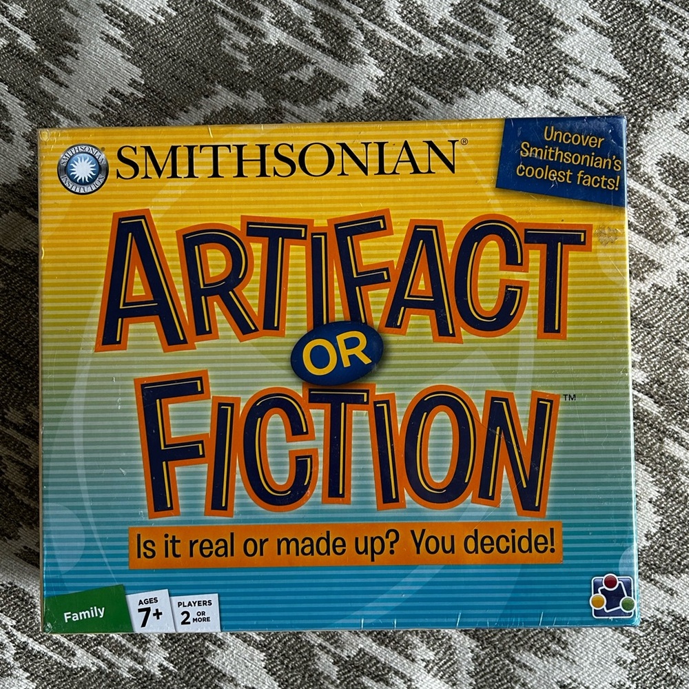 Smithsonian Artifact or Fiction Game Fact True or False Card Token 2+ Player NEW